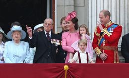 自由すぎるジョージ王子に、エリザベス女王も困り顔？