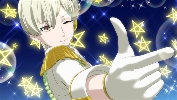 スクリーンの外、観客に向けた演出も魅了される一因