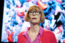 『アラビアンナイト 三千年の願い』でナラトロジーの専門家アリシアを演じたティルダ・スウィントンのインタビューが到着！