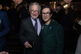 恩人スピルバーグ監督との2ショット。キー・ホイ・クァンが山あり谷ありの俳優人生を語る