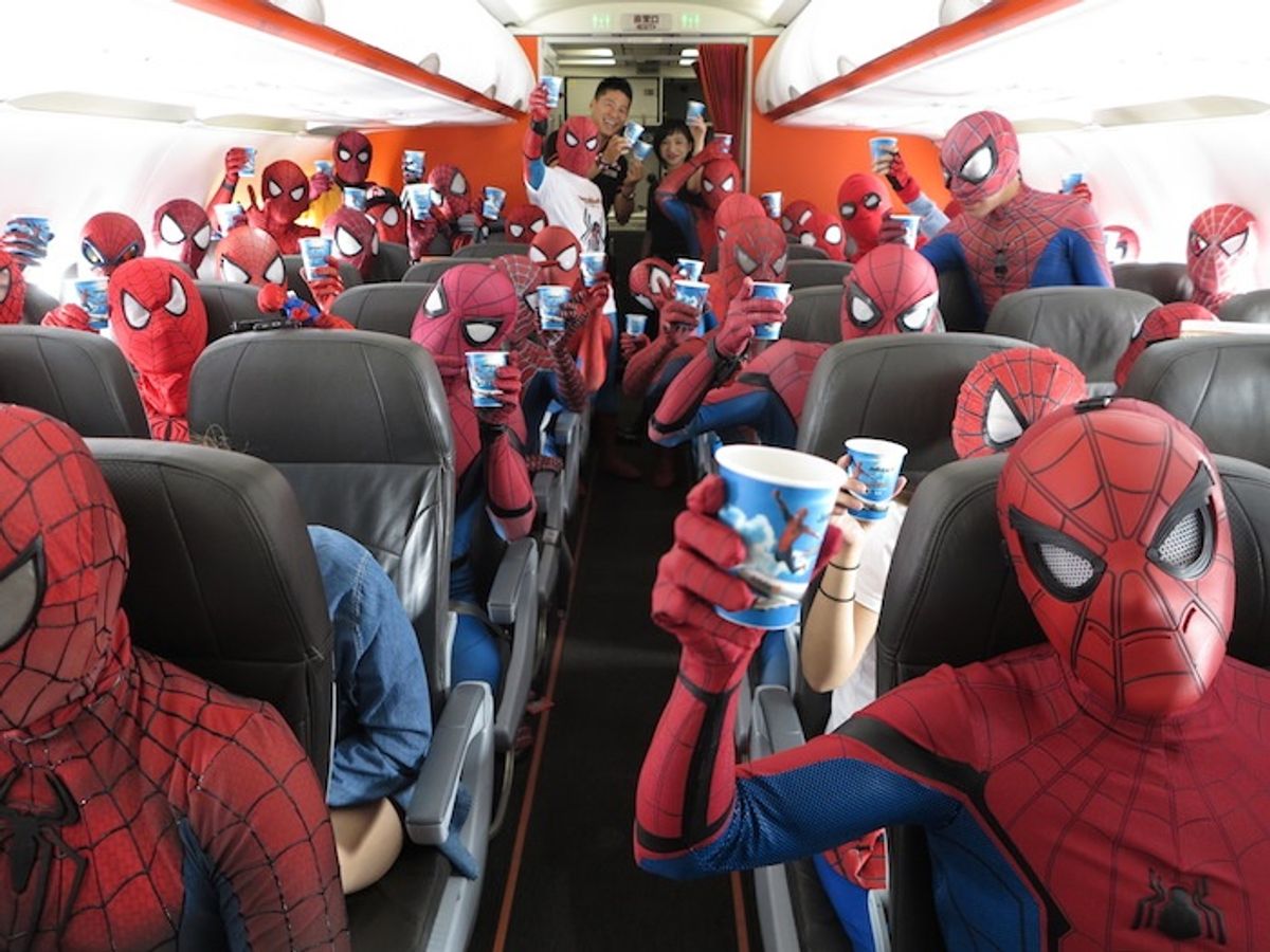 スパイダーマンたちが機内をジャック!?ジェットスター