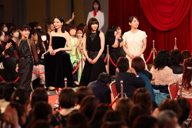 第46回日本アカデミー賞、豪華俳優陣のレッドカーペットをチェック！