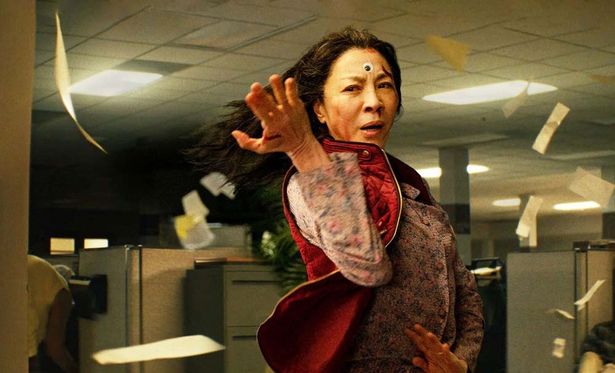 『エブリシング・エブリウェア・オール・アット・ワンス』が監督賞を受賞！