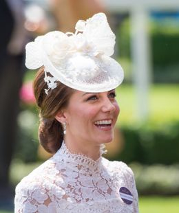 レースのワンピースで登場したキャサリン妃