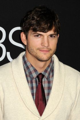 ミラ・クニスとの関係を明かしたアシュトン・カッチャー