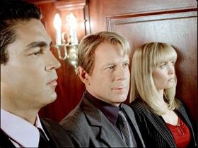 さわやかスマイルを浮かべるブルース・ウィリス。まるで別人のよう？