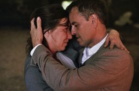 出会ったその日に結ばれるグロリアとミシェル