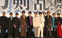 映画『映画刀剣乱舞-黎明-』の初日舞台挨拶に“刀剣男士”が集結！