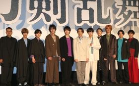 映画『映画刀剣乱舞-黎明-』の初日舞台挨拶に“刀剣男士”が集結！