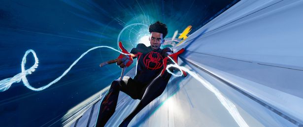【写真を見る】スパイダーマン同士が戦う!?これまでのスパイダーマンが背負ってきた、“哀しき定め”とは