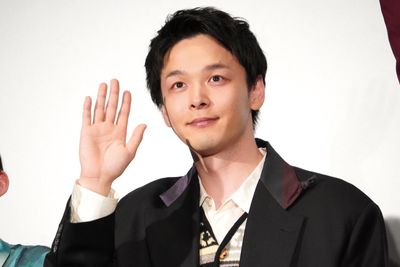 中村倫也、主演映画『宇宙人のあいつ』の完成披露上映会で共演者陣からも「おめでとう！」とのお祝いの言葉を送られる！