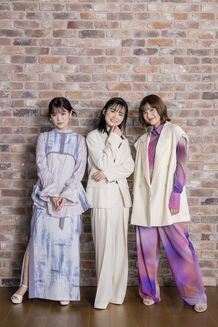 村山優香(キリノイチカ役)×宮澤佐江(カイザキサワ役)×中村加弥乃(ディナス役)のスペシャルインタビューが収録
