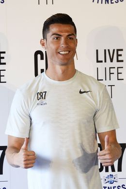 代理母を介して双子の赤ん坊になったロナウド