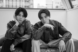  萩原利久＆八木勇征の美麗なモノクロポートレートを公開