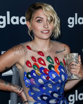 お父さんに似てきた？