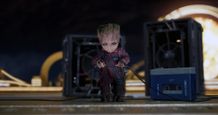 ELOの「ミスター・ブルー・スカイ」のリズムに乗ってダンスするベビー・グルートがかわいい！
