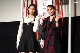 ジャパンプレミアに登場した主演のシン・シアと、スペシャルゲストの山本千尋