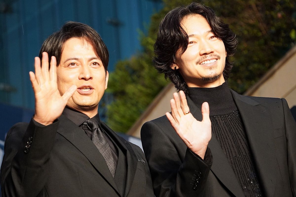 綾野剛、岡田准一との再共演は「目標だった」と告白！がっつり
