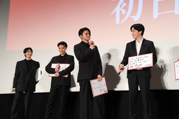 劇中の名ゼリフや好きなシーンなど、テーマに沿って語り合った