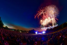 ディズニーが贈る音楽と花火のエンタテインメント「Disney Music & Fireworks」が開幕！