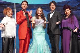 『リトル・マーメイド』公開記念で開催された“リトル・マーメイド”フェスで、「パート・オブ・ユア・ワールド」「アンダー・ザ・シー」など名曲の生歌唱に会場も大盛り上がり！