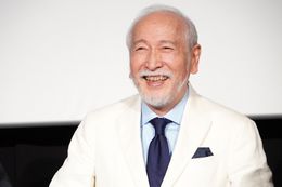 『インディ・ジョーンズと運命のダイヤル』の公開記念イベントで、「ジョーンズにできたよ」とダジャレをお見舞いし会場を盛り上げた村井國夫