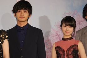 『君の膵臓をたべたい』の浜辺美波と北村匠海