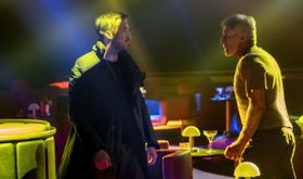 本日解禁された『ブレードランナー 2049』ハリソン、ゴズリング共演の場面写真