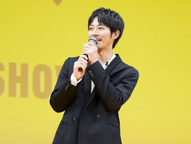 松坂桃李、『クレヨンしんちゃんTHE MOVIE』イベントでスプーン曲げに挑戦！アフレコの胸アツな思い出は「しんちゃんとの掛け合い」