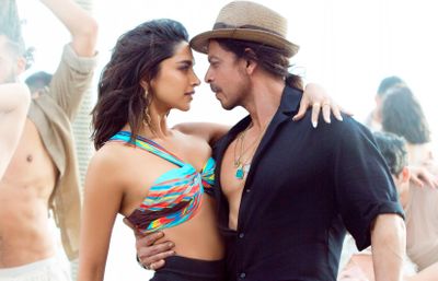 シャー・ルク・カーン演じる諜報員、パターンの色気あふれる場面写真も到着