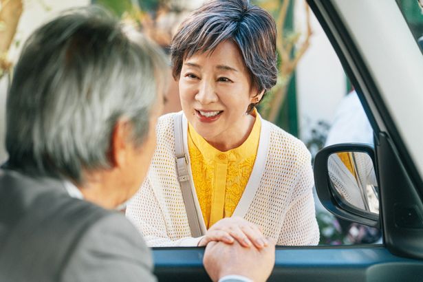 荻生に優しく微笑む福江の姿