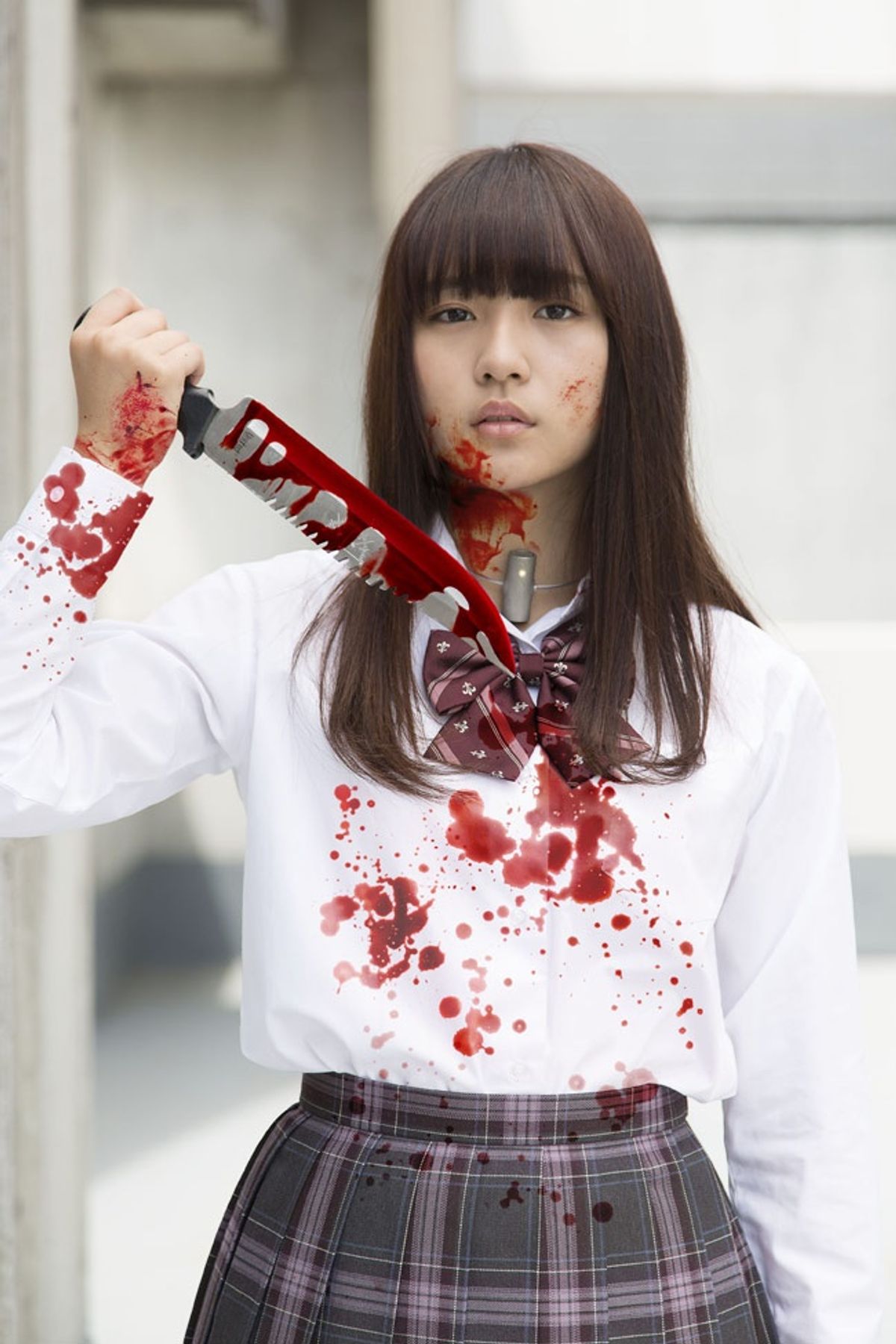 浅川梨奈 制服 エロ 1000年に一度の童顔巨乳”でおなじみの浅川梨奈が映画初主演作で血まみれに!?｜最新の映画ニュースならMOVIE WALKER PRESS