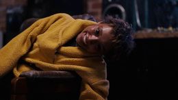 A24が新たに放つ、双子YouTuber監督のホラー『Talk to Me』の日本公開が決定！不気味な場面写真が意味するものとは…