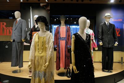 綾瀬はるか主演『リボルバー・リリー』劇中衣裳を展示！