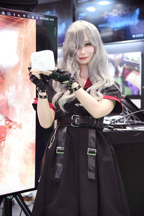 TourBoxブース・公式コスプレイヤー／桐島しずくさん