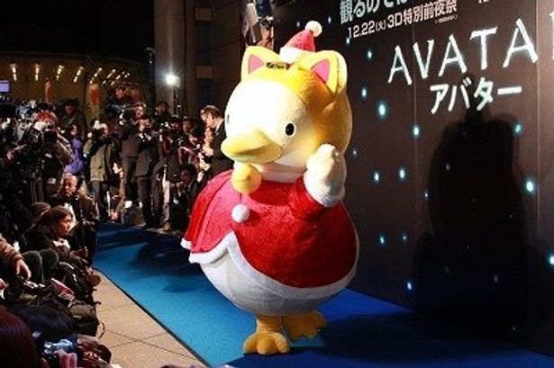 CMでブレイクしたまねきねこダックもブルーカーペットを歩いた