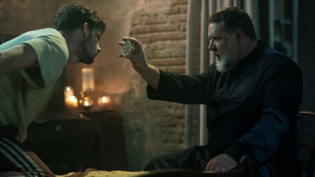 基となったのは、生涯で数万回の悪魔祓いに携わったガブリエーレ・アモルト神父が悪魔との壮絶な戦いを記した「エクソシストは語る」