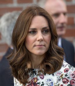 キャサリン妃、ナチスの強制収容所見学での服装に批判殺到？