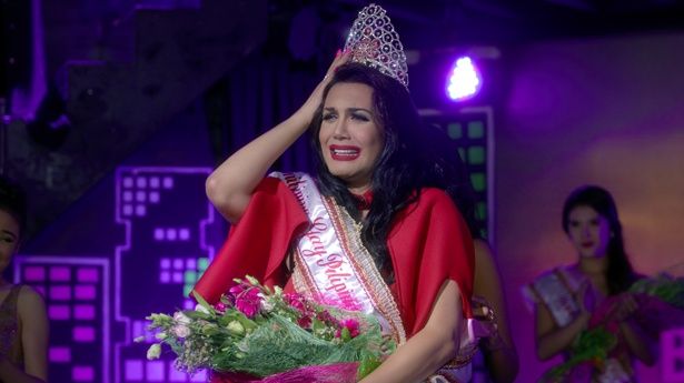 ミスコン女王に輝いた後、急死するトリシャ