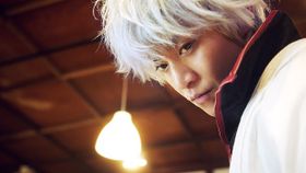 『銀魂』で坂田銀時に扮している小栗旬