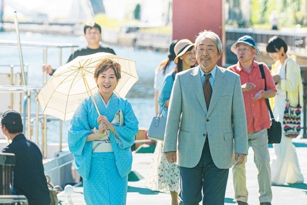 【写真を見る】吉永小百合演じる福江と寺尾聡扮する荻生牧師とのデートシーンが撮影されたカフェや二天門桟橋も映画を盛り上げる！