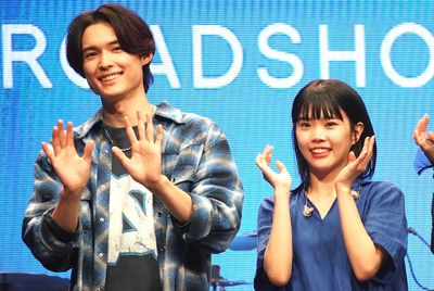 “キリエバンド”、一夜限りの生演奏で観客を魅了！