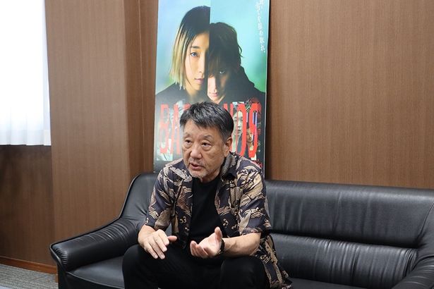 【写真を見る】サプライズキャストについて語る原田眞人監督