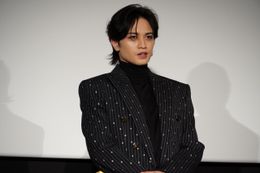 『おまえの罪を自白しろ』の公開初日舞台挨拶に登壇した中島健人