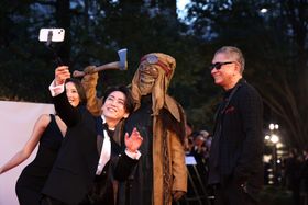 亀梨和也、怪物と笑顔で自撮り！