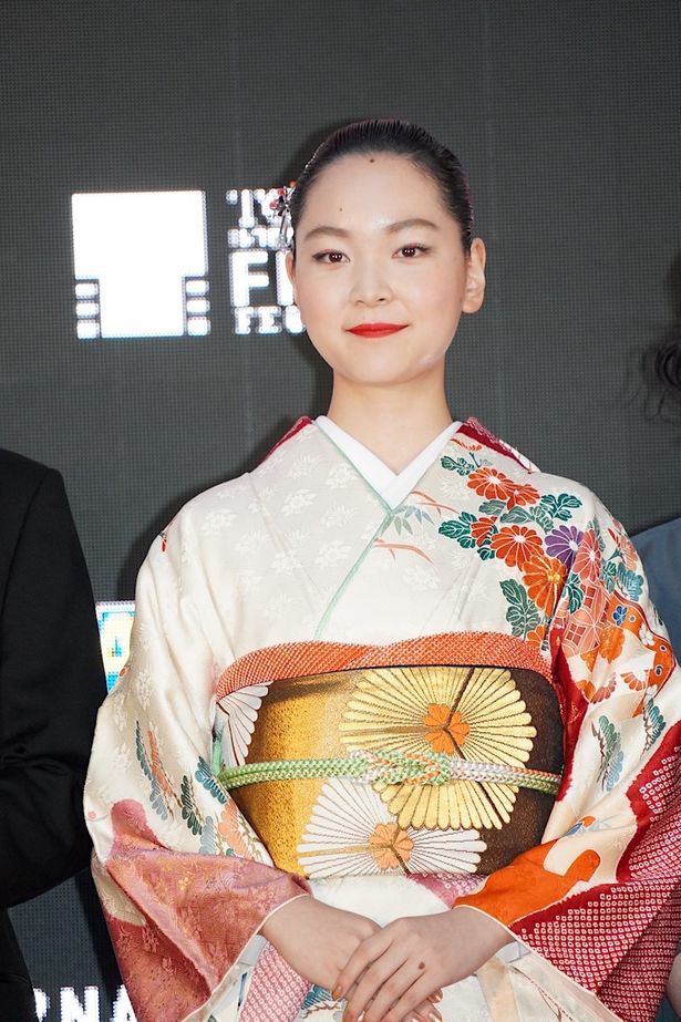 中野有紗は、艶やかな着物姿を披露