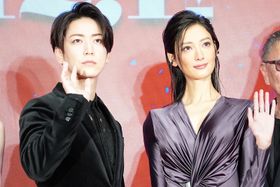 亀梨和也「今日は菜々緒さん」と語り、菜々緒と会場も大笑い