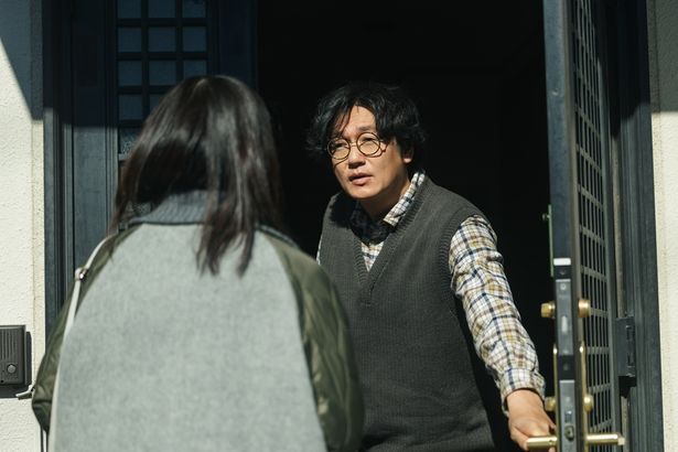 仕事はなく、貯金も尽き欠けていた安希子はササポンというおっさんと同居することに(『人生に詰んだ元アイドルは、赤の他人のおっさんと住む選択をした』)