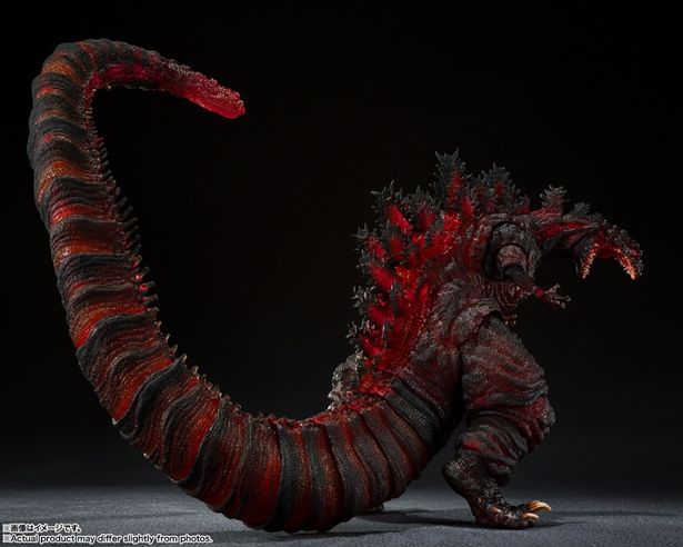 全長約40cmというボリューム満点のサイズ感(「S.H.MonsterArts ゴジラ (2016) 第4形態 夜間戦闘Ver.」)