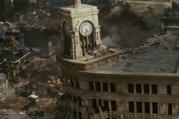シリーズの記念すべき第1作を彷彿とさせる銀座上陸シーンは必見！